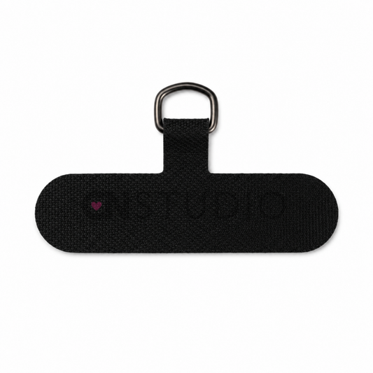 Zwart fabric bevestigingsplaatje met metalen D-ring voor telefoonkoord