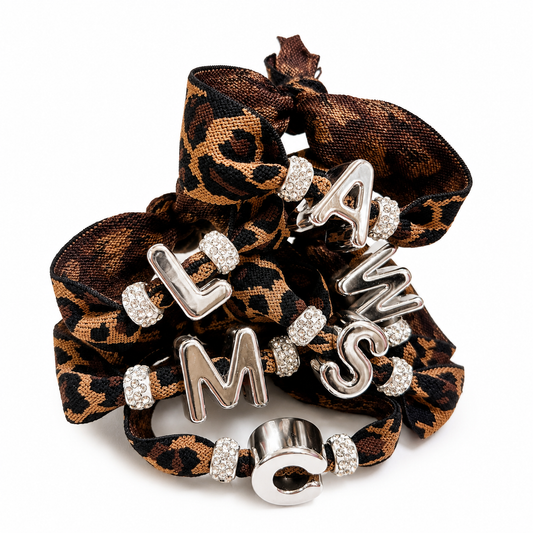 Elastische Initiaal Armband – Luipaardprint | Zilver